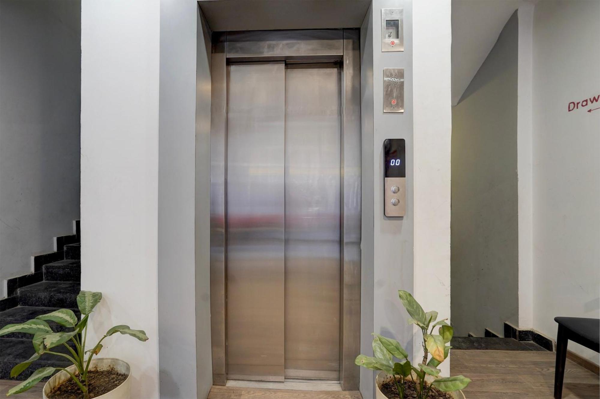 Super Townhouse Gomti Nagar Sector 6 Near Ekana Stadium 勒克瑙 外观 照片